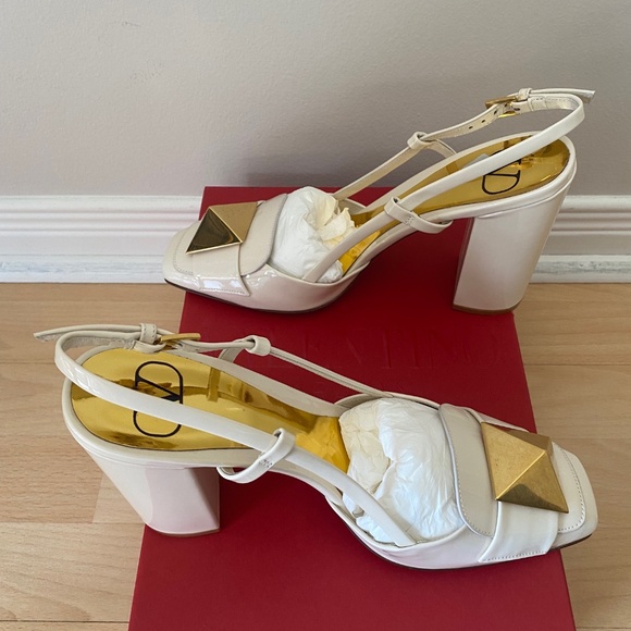 Valentino Garavani One Stud Sling Back Pumps - Picture 8 of 11